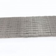 <b>导电布则是以纤维布为基材</b>