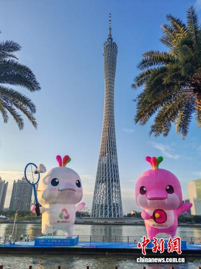 十五运会吉祥物装置亮相珠江 岭南非遗技艺点亮