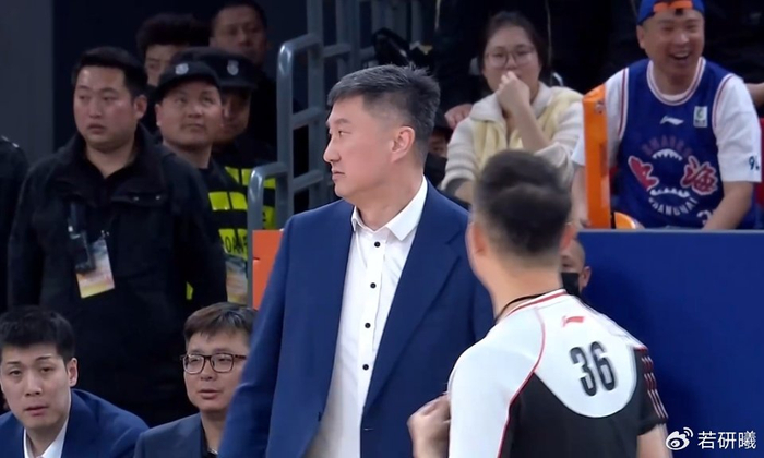 广东男篮遭上海逆转 麦考尔低迷成败因