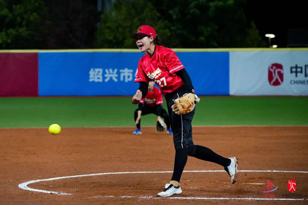 辽宁蓝鲨力克南工大美津浓 3-0夺冠捧起“彤云”