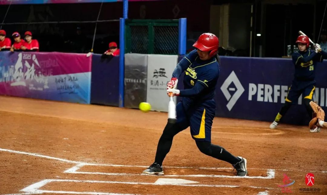 辽宁蓝鲨力克南工大美津浓 3-0夺冠捧起“彤云”