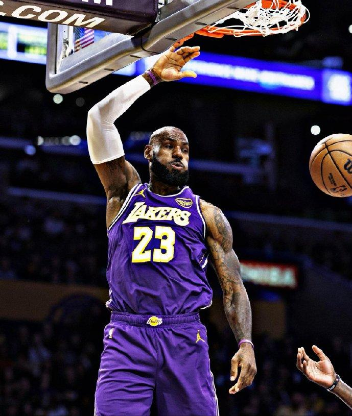 41岁詹姆斯率残阵击败勇士，单核统治引争议