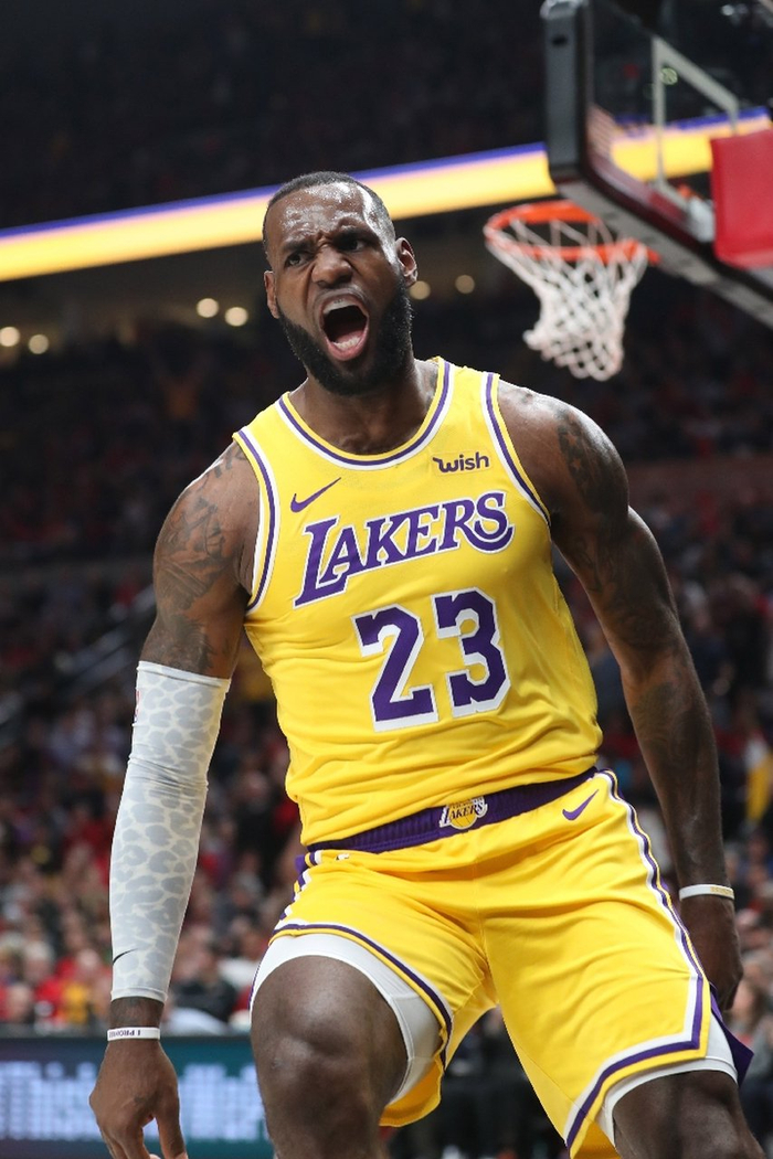 41岁詹姆斯率残阵击败勇士，单核统治引争议