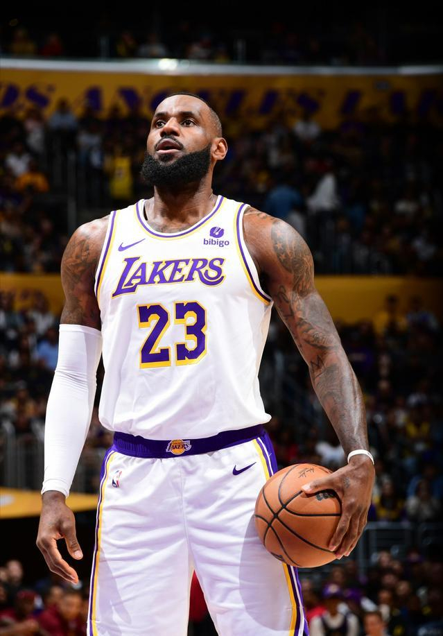 41岁詹姆斯率残阵击败勇士，单核统治引争议