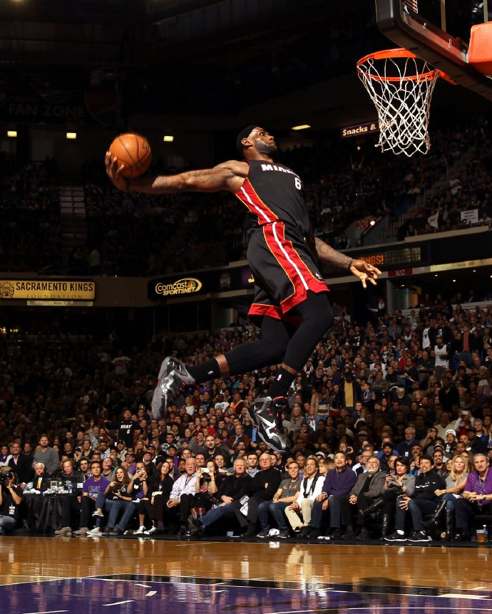 41岁詹姆斯率残阵击败勇士，单核统治引争议