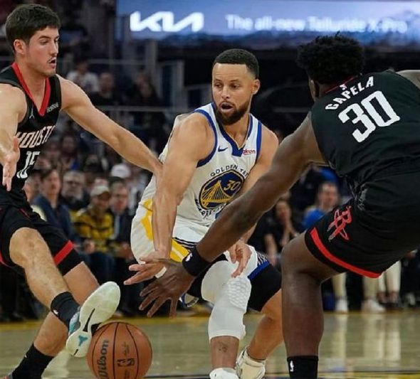 库里复出后火箭险胜勇士 关键一投错失绝杀